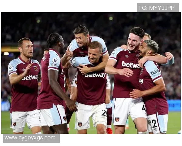 西甲激战利物浦小胜AC米兰帽子戏法引发争议判罚全场沸腾