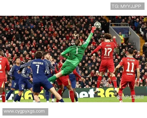 国王杯激战回顾拜仁与巴黎圣日耳曼平局绝杀瞬间引发全场狂欢 国王杯激战回顾拜仁与巴黎圣日耳曼平局绝杀瞬间引发全场狂欢