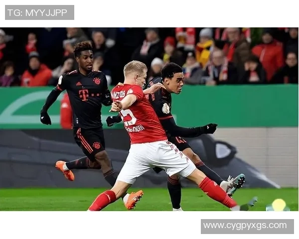 曼联友谊赛逆转拜仁全场沸腾精彩瞬间回顾 曼联友谊赛逆转拜仁全场沸腾精彩瞬间回顾